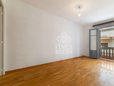 Piso en venta , con 75 m2, 3 habitaciones y 1 baños, trastero y ascensor. en Barcelona