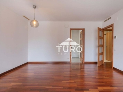 Piso en venta , con 85 m2 y 3 habitaciones y 2 baños. en Barcelona