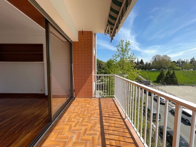 Piso en venta en Egia de 3 habitaciones con terraza y balcón