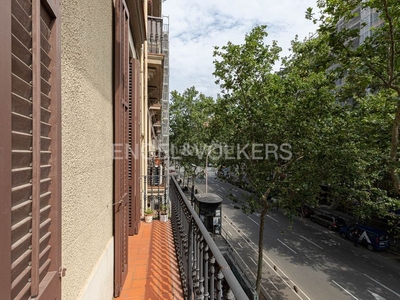 Piso maravilloso piso con balcones esquina mercat Sant Antoni en Barcelona
