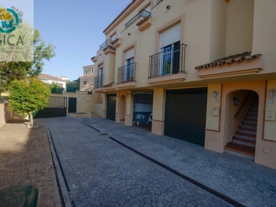 Venta Casa adosada en Madreselva Algeciras. Con balcón 120 m²