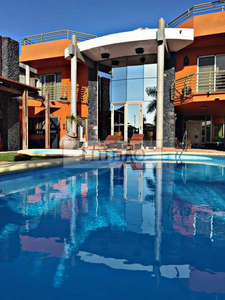Venta de casa con piscina en Madroñal