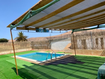 Venta de casa con piscina en Puerto del Rosario