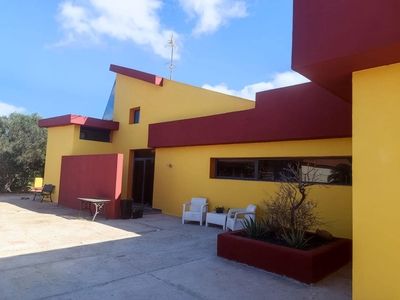 Venta de casa con piscina y terraza en Antigua, Triquivijate