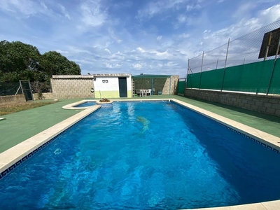 Venta de casa con piscina y terraza en Chipiona, El Pinar de la Villa