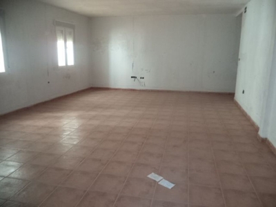 Venta de piso con terraza en Puertollano