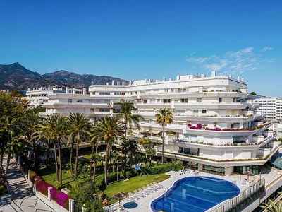 Venta de piso en Playa de la Fontanilla de 3 habitaciones con terraza y piscina