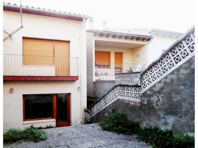 Venta de piso en Sant Quirze de Besora de 3 habitaciones con terraza y calefacción