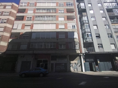 Venta Piso Valladolid. Piso de cuatro habitaciones en Calle MIRABEL 1. Primera planta con balcón