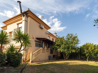 Chalet en venta en Vegas del Genil, Granada