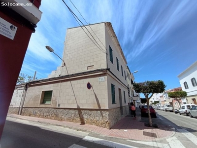 ¡¡EN EXCLUSIVA!! . Vivienda formando Esquina a 3 Calles en Es Castell. Con