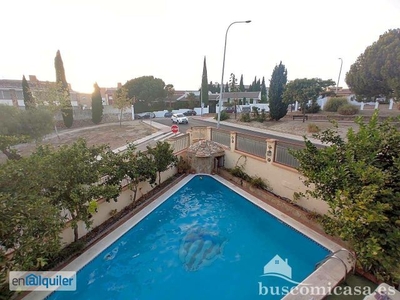 Preciosa casa con piscina, Calle Hortensia, Linares.