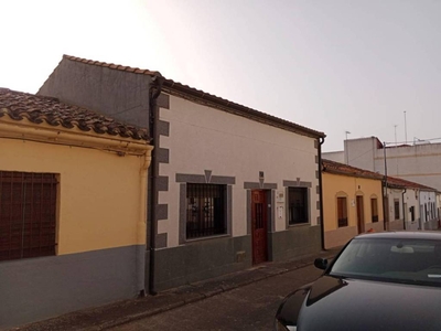 Venta Casa adosada en Calle RAMON Y CAJAL 20 Ciudad Rodrigo. Buen estado 143 m²