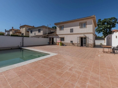 Venta Casa adosada en Purchil Vegas del Genil. 183 m²