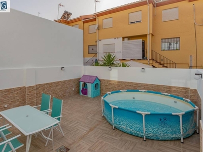 Venta Casa adosada Vegas del Genil. Con balcón 195 m²