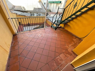 Venta Casa pareada Cúllar Vega. Plaza de aparcamiento con terraza 155 m²