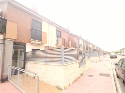 Venta Casa unifamiliar en Calle DARIO DE REGOYOS 1 Cabezón de Pisuerga. Con balcón 150 m²