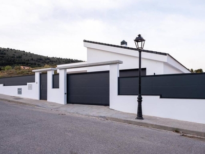 Venta Casa unifamiliar en Calle Puntal de las Siete Lagunas Dílar. Con terraza 192 m²