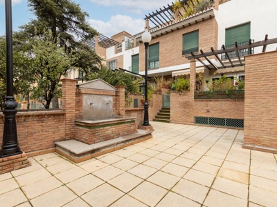 Venta Casa unifamiliar en Doctor Lopez Font 40 Granada. Con terraza 305 m²