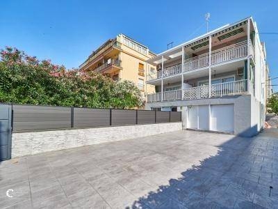 Venta Piso Calafell. Piso de tres habitaciones en Marta Moragas. Con terraza