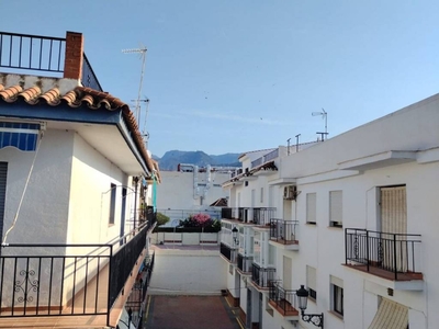 Venta Piso Nerja. Piso de cuatro habitaciones en Calle Granada. Con terraza