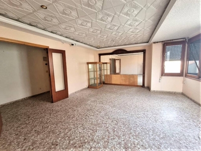 Venta Piso Tavernes de La Valldigna. Piso de cuatro habitaciones en Barca De La 85. Cuarta planta con balcón