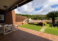 Casa con mucho encanto y con vistas al mar y a la montaña en Cabrils