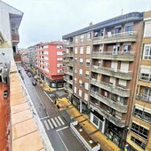 Piso en venta en Centro - Torrelavega de 5 habitaciones con terraza y calefacción