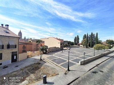 Alquiler de piso en Centro - Salamanca de 1 habitación con muebles y balcón