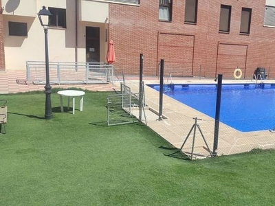 Alquiler de piso en Ventas de Retamosa (Las) de 2 habitaciones con terraza y piscina