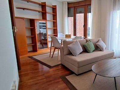 Alquiler de piso en Zabalgana - Ariznabarra de 2 habitaciones con terraza y garaje