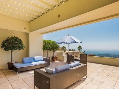 Ático en alquiler en Los Monteros - Bahía de Marbella de 3 habitaciones con terraza y piscina