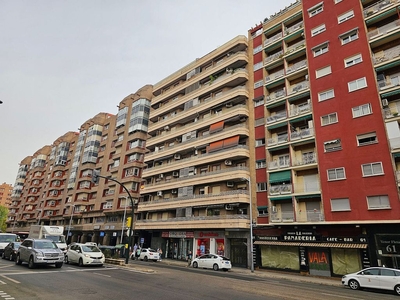 Piso en alquiler en avenida Tenor Fleta de 3 habitaciones con terraza y balcón