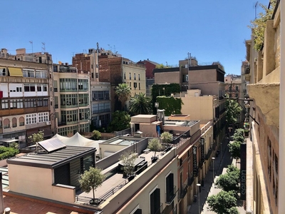 Piso en alquiler en La Dreta de l'Eixample de 2 habitaciones con muebles y balcón