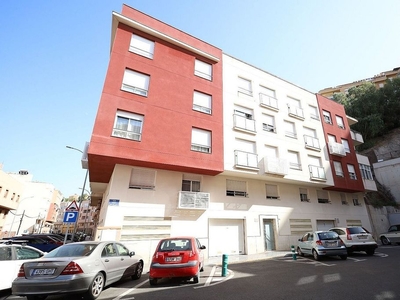 Piso en venta en Melilla de 2 habitaciones con garaje y ascensor