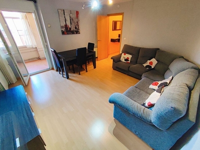 Venta de piso en Centro - Palencia de 3 habitaciones con terraza y calefacción