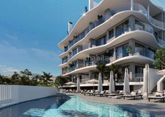 Apartamento con 3 habitaciones con ascensor, parking, piscina y aire acondicionado en Torremolinos