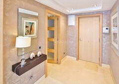 Apartamento en avenida de ceuta apartamento con 3 habitaciones amueblado con ascensor, parking, calefacción y aire acondicionado en Marbella