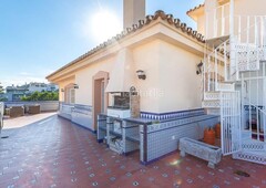 Ático con 6 habitaciones con parking, piscina y aire acondicionado en Fuengirola