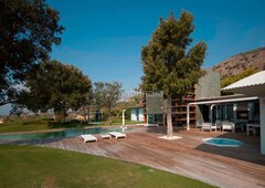 Chalet con 4 habitaciones amueblado con parking, piscina, calefacción, aire acondicionado y jardín en Fuengirola
