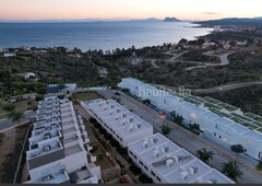 Chalet con 3 habitaciones con parking, piscina, aire acondicionado, jardín y vistas al mar en Manilva