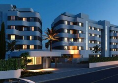 Piso con 4 habitaciones con ascensor, parking, piscina y vistas al mar en Torremolinos
