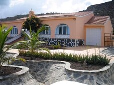 Venta de casa con piscina en Tres Barrios-Trasmontaña (Arucas)
