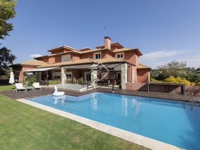 Casa / villa de 750m² con 1,800m² de jardín en venta en Boadilla Monte