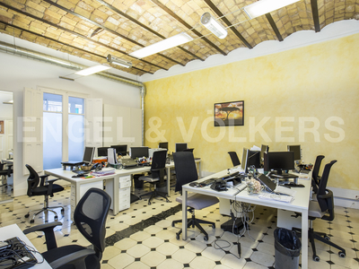 Espectacular oficina en venta en rentabilidad en Eixample