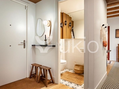 Alquiler apartamento con 2 habitaciones amueblado con ascensor y aire acondicionado en Barcelona