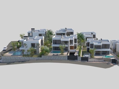 Chalet con 4 habitaciones con parking, piscina, aire acondicionado, jardín y vistas al mar en Mijas