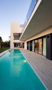 Chalet con 4 habitaciones con piscina, aire acondicionado, jardín y vistas al mar en Benalmádena