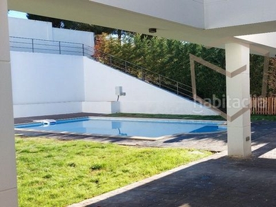 Chalet independiente en venta , con 469 m2, 5 habitaciones y 4 baños, piscina, 2 plazas de garaje, trastero, aire acondicionado y calefacción individual. en Pozuelo de Alarcón