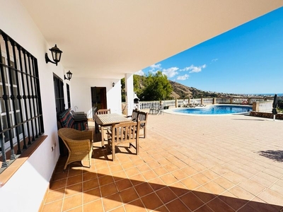 Chalet villa de lujo con vistas al mar. en Almijara Nerja